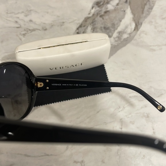 VERSACE SUNGLASSES POLARIZED - Picture 4 of 5